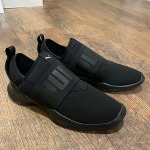 Black puma shoes